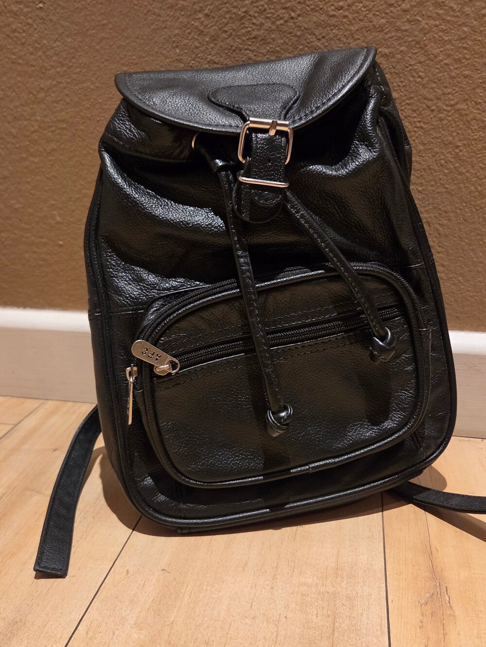 AmeriLeather Black Leather Drawstring Backpack